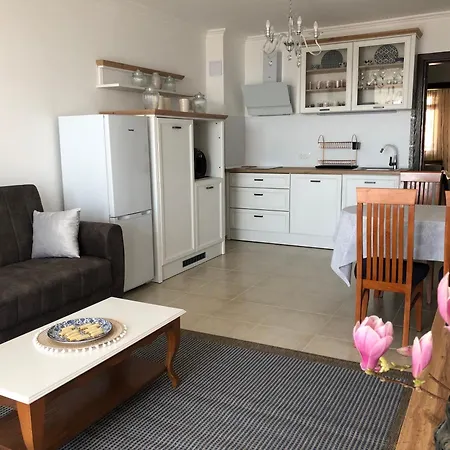 2 Bedroom With 2 Balconies And Sea Views *