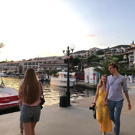 2 Bedroom With 2 Balconies And Sea Views *