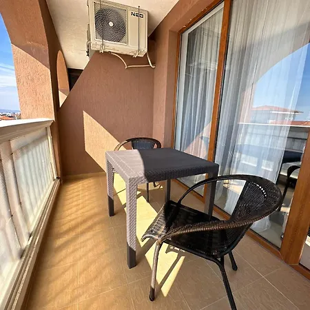 Апартаменти 2 Bedroom With 2 Balconies And Sea Views *