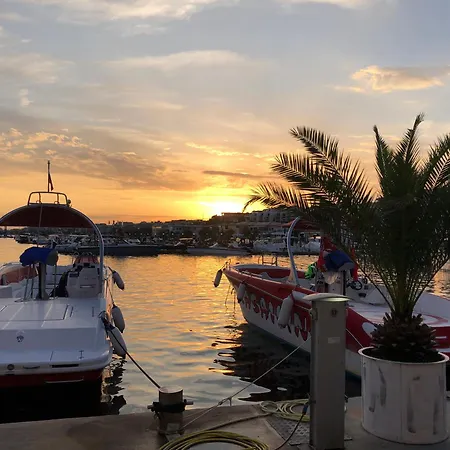 شقة 2 Bedroom With 2 Balconies And Sea Views *