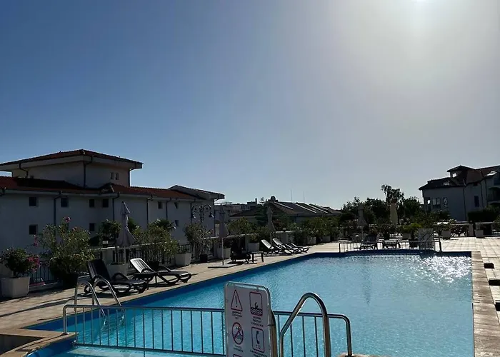 Appartamento 2 Bedroom With 2 Balconies And Sea Views