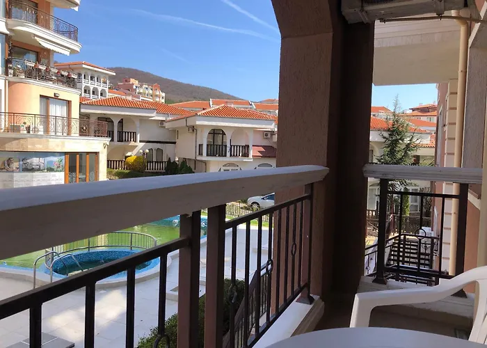 아파트 2 Bedroom With 2 Balconies And Sea Views 스베티 블라스